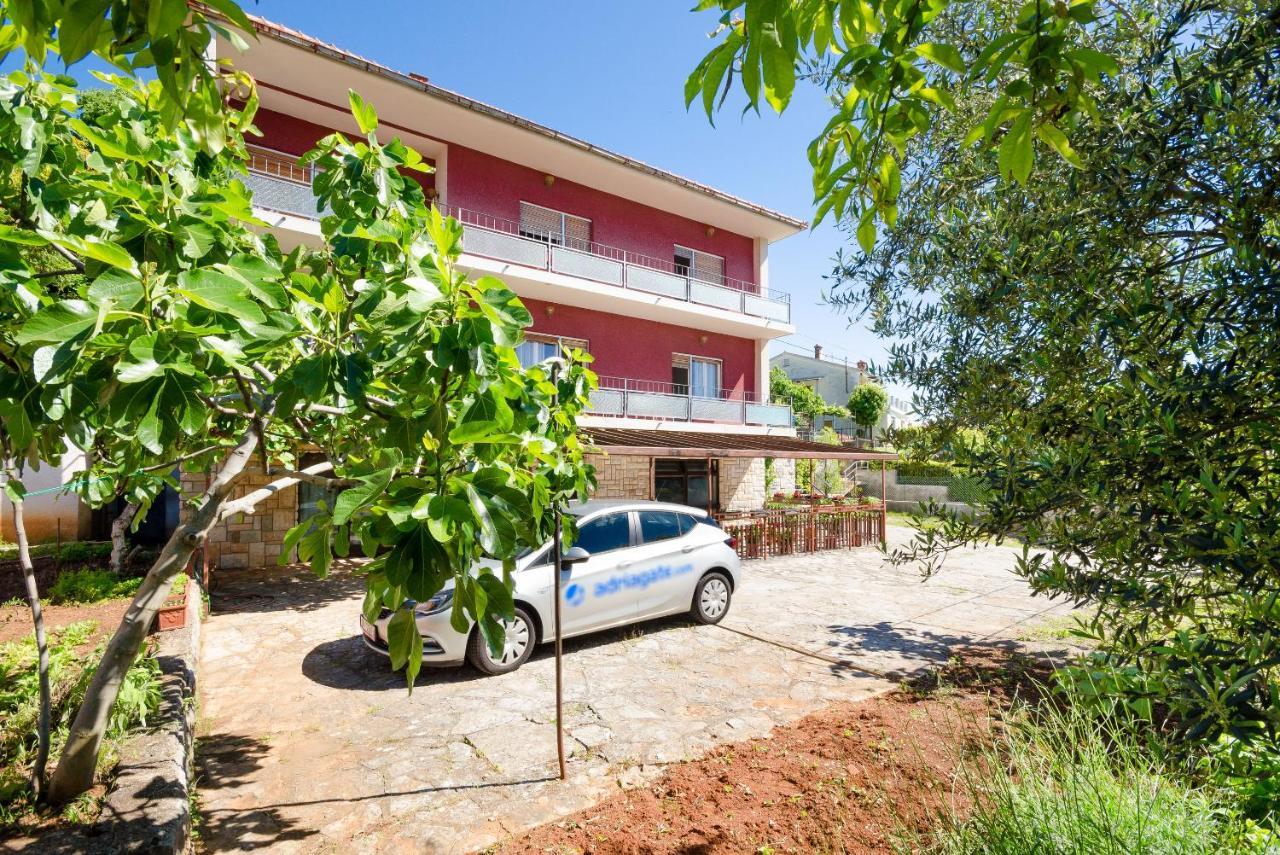 Apartments Mladen Jelica Icici Exterior foto